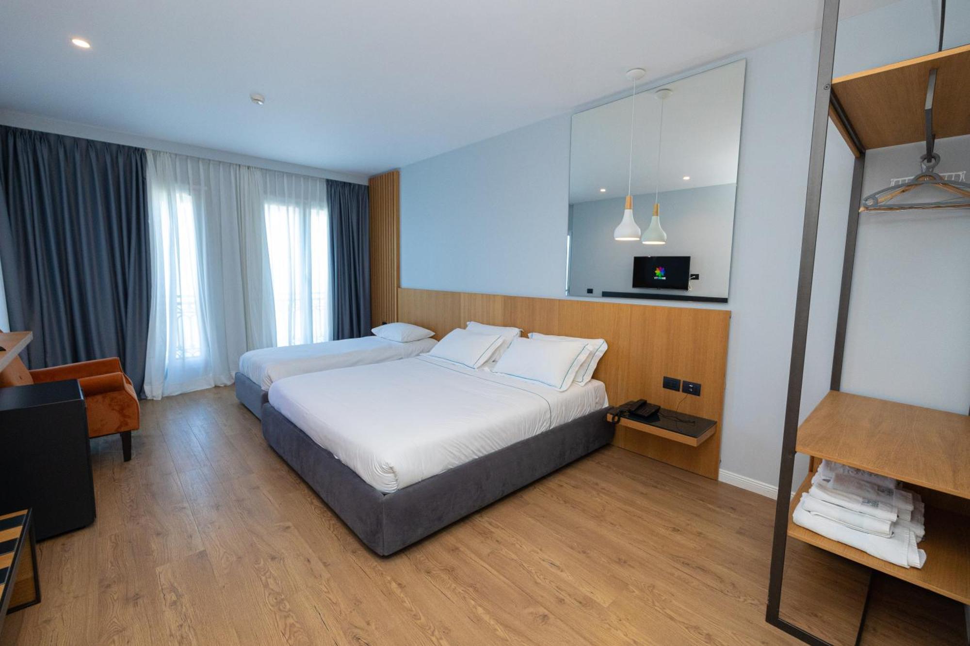 Duka Hotel Vlorë Eksteriør bilde